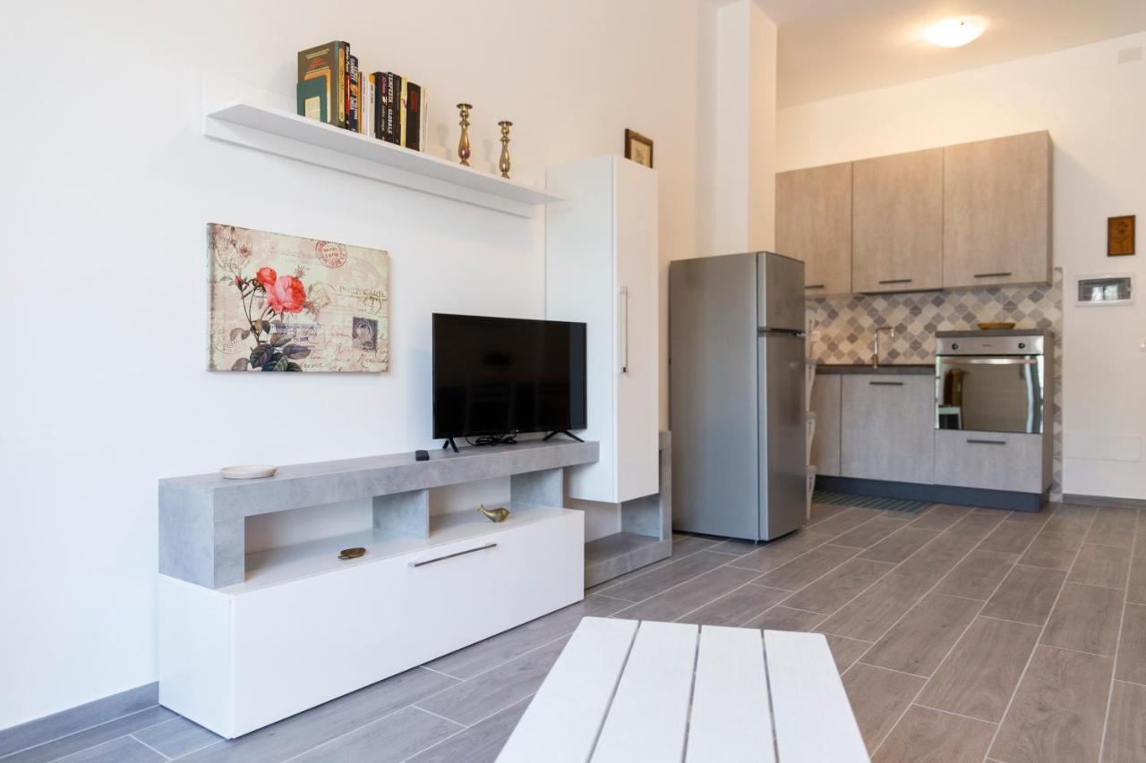 Gray Pearl - Modern Apartment In City Center Arona Eksteriør billede